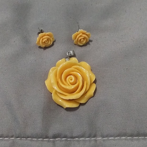 Jewelry - Pendant and earrings